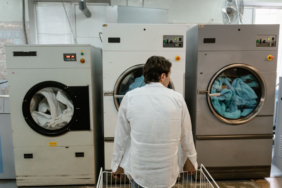 Laundromat 101 in action: loading several commercial washers at once