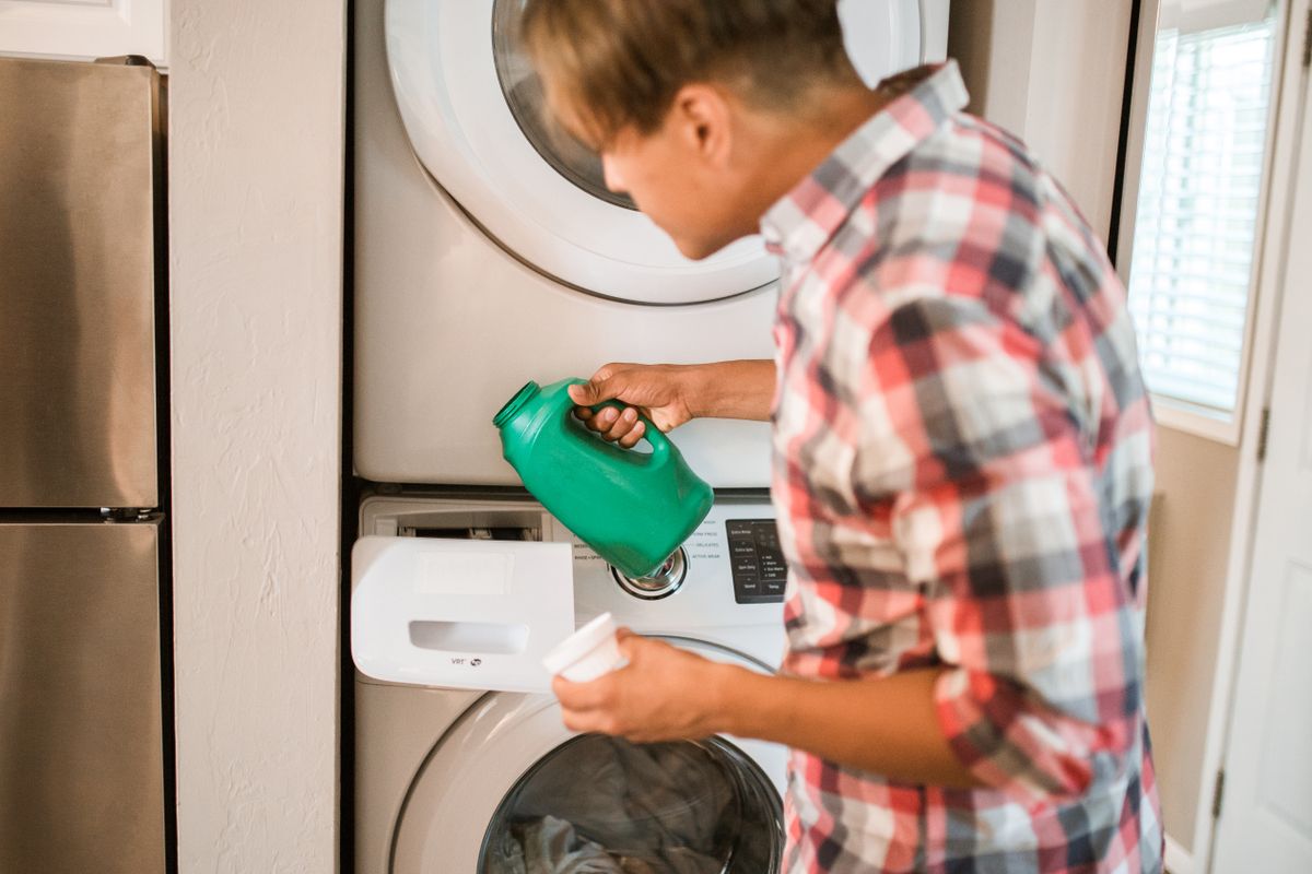 Loading a washing machine after adding the right amount of detergent