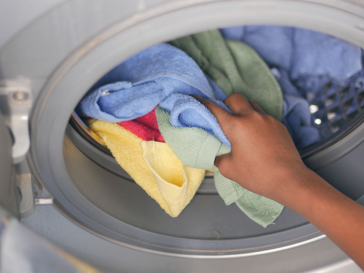 How to wash pillows and bulky laundry in a front-loading machine