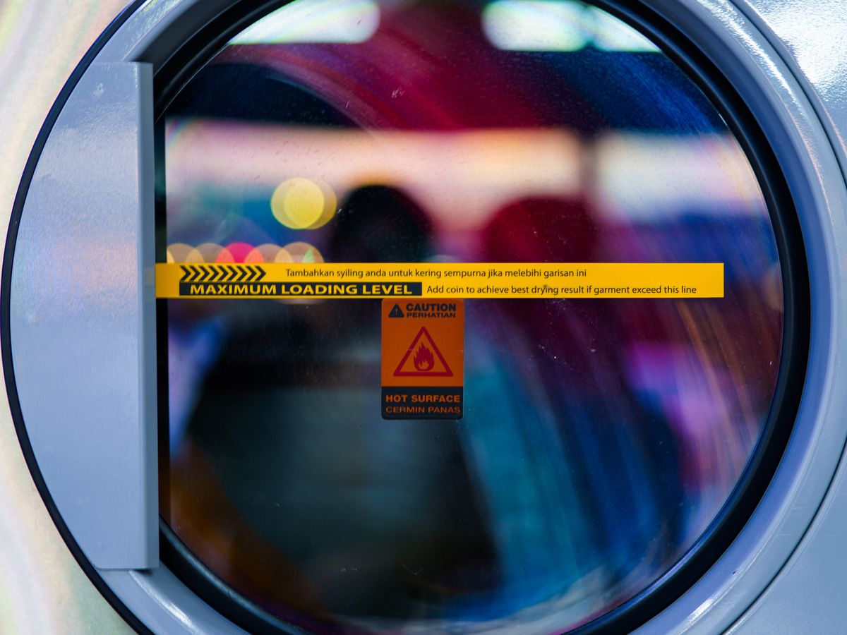 Washing machine door during a wash at the right water temperature for laundry